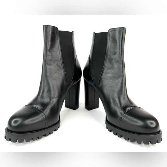 Stuart Weitzman Wenda Chelsea Lugged Ankle Leather Booties US 9.5 - EU 40 - Picture 4 of 10